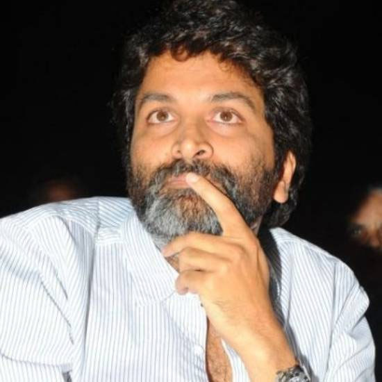 pawan kalyan,director trivikram,trivikram preparation to strong movie with pawan kalyan  పవన్ శక్తిని చూపేందుకు ఆ దర్శకుడి ప్లాన్..! 